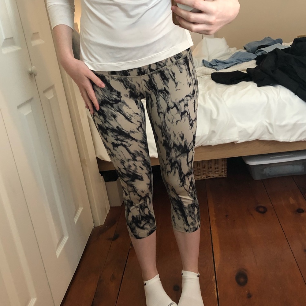 Cropped marble LuLuLemon leggings
